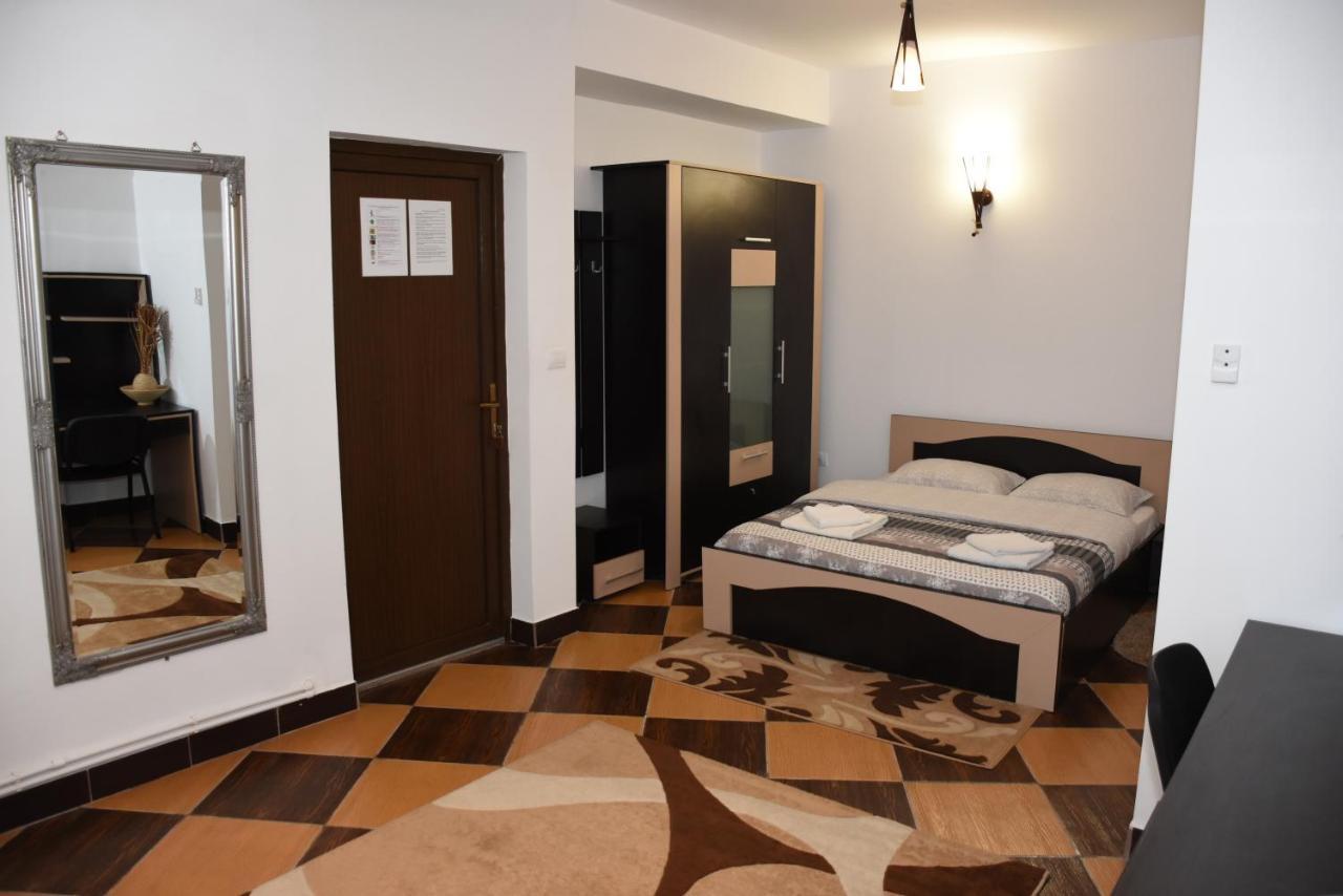 Hotel Royal Castle Pascani Exterior foto